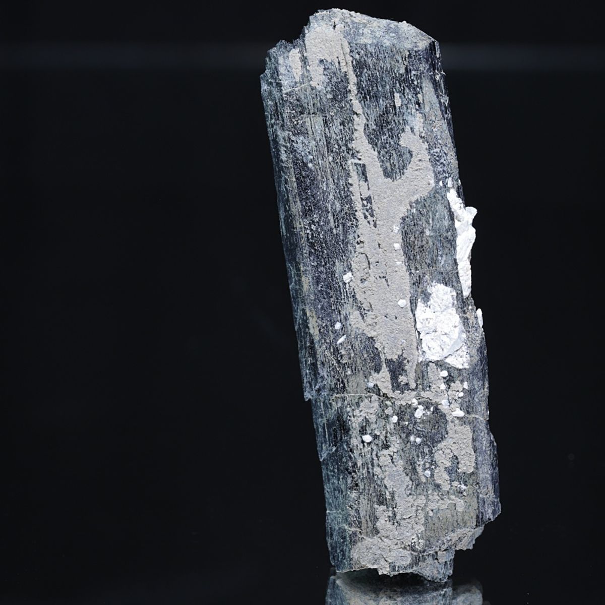 Hydroksylapatitt med hornblende, Oksøyekollen, Snarum