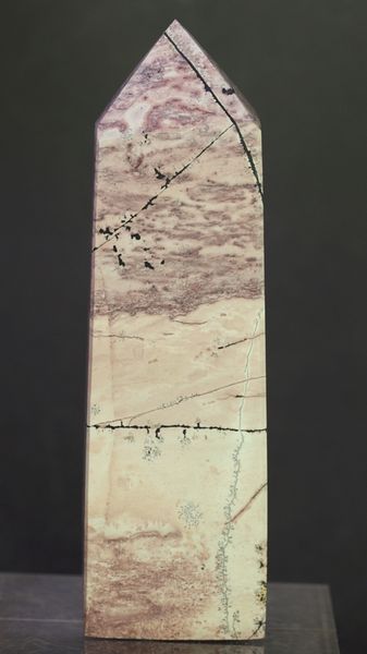 Hovedbilde Obelisk/tårn av slipt dendrittisk kalkstein