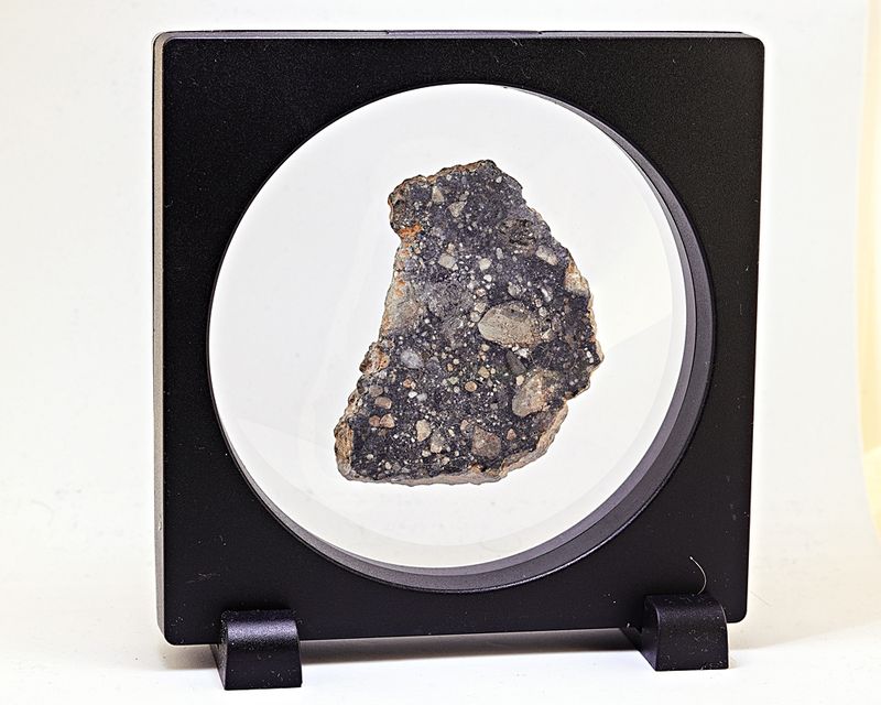 Månemeteoritt, 54,37 gram, saget