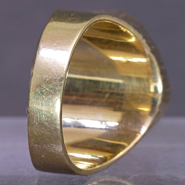 Hovedbilde Stor svart opal (triplett) i massiv gullring (18K), 17 gram