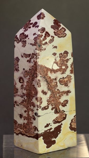 Hovedbilde Obelisk/tårn av slipt dendrittisk kalkstein