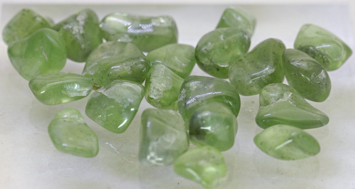 Tromlet peridot (olivin), Åheim, liten