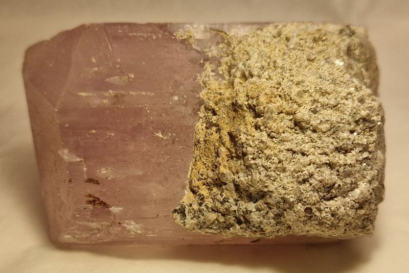 Spodumenkrystall (var. kunzitt), Afghanistan