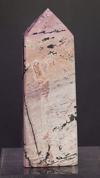 Hovedbilde Obelisk/tårn av slipt dendrittisk kalkstein