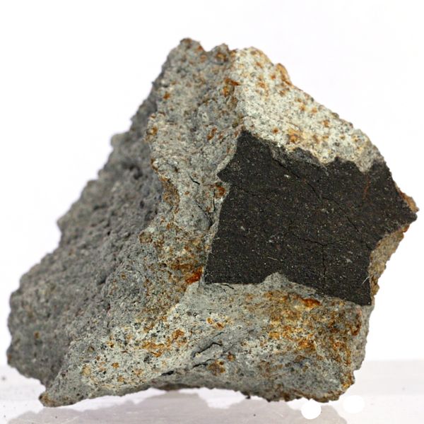 Hovedbilde Oslo-meteoritten med smelteskorpe, 43,48 gram